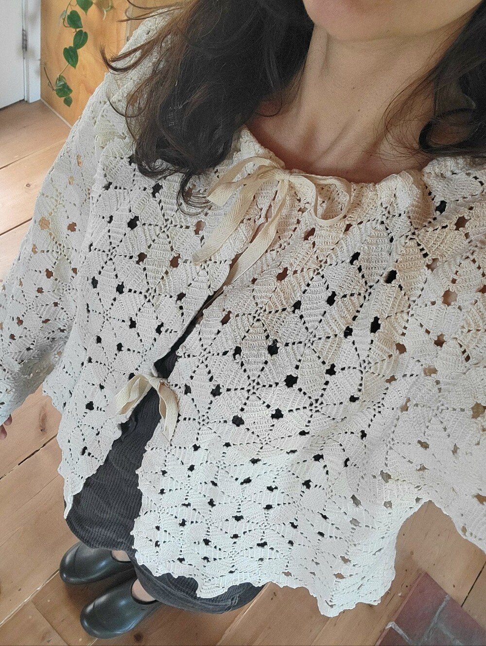 Upcycled Vintage Crochet Tablecloth Tie-Front Sweater Cardigan - Cream L • XL - Picture 3 of 10